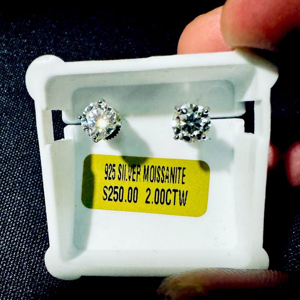 NWT - 925 Sterling Silver Moissanite 2CTW Earrings - Picture 1 of 6